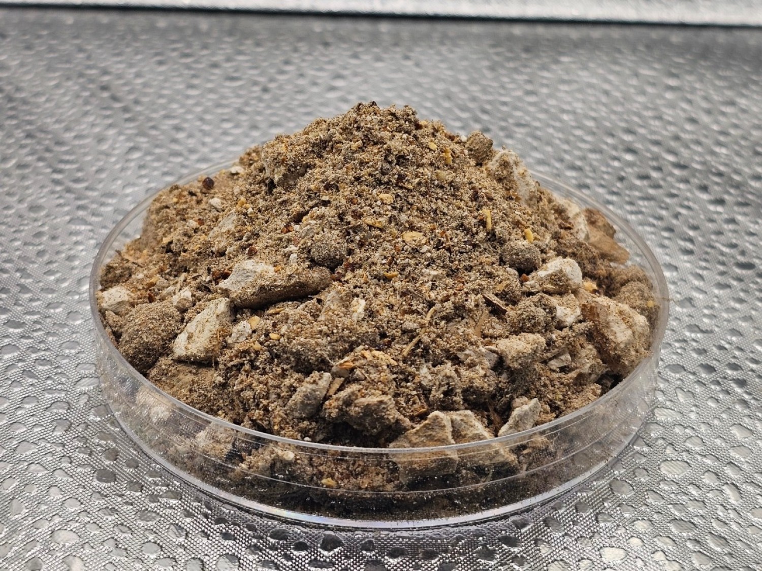 สูตรอาหารข้นสำหรับสัตว์เคี้ยวเอื้องที่ผลิตจากกากเมล็ดยางพารา 