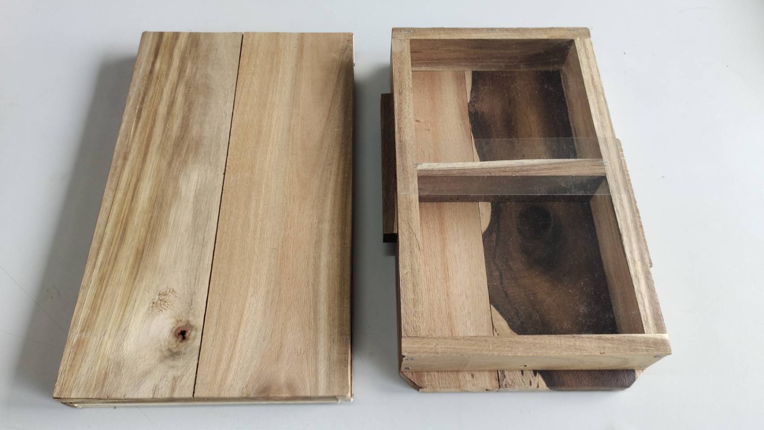 กล่องเลี้ยงชันโรงสายพันธุ์ขนเงิน แบบ 2 ช่อง