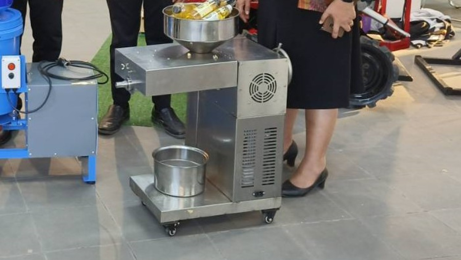 2. เครื่องสกัด น้ำมัน