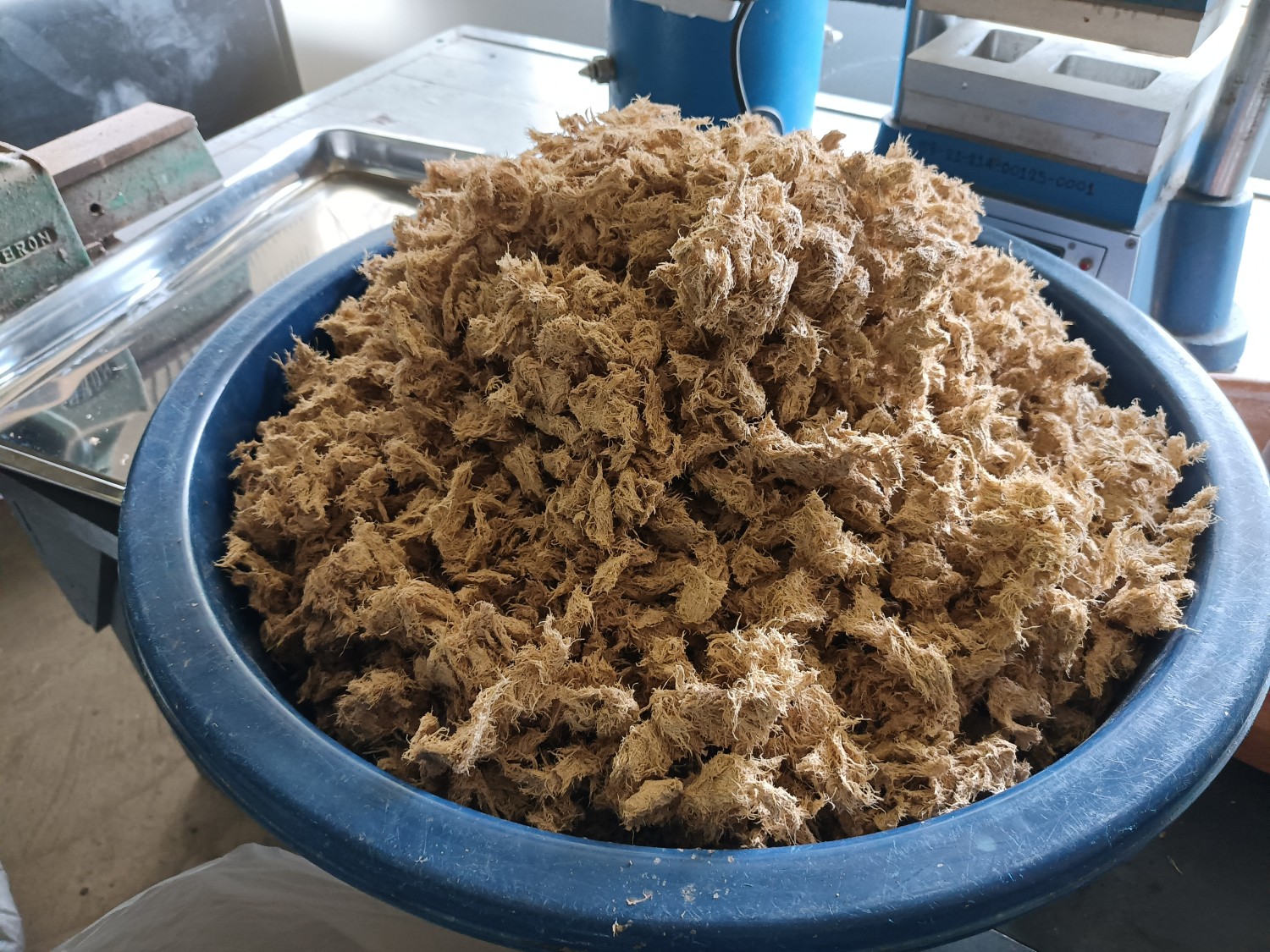 การแปรรูปเส้นใยเปลือกทุเรียนแห้ง