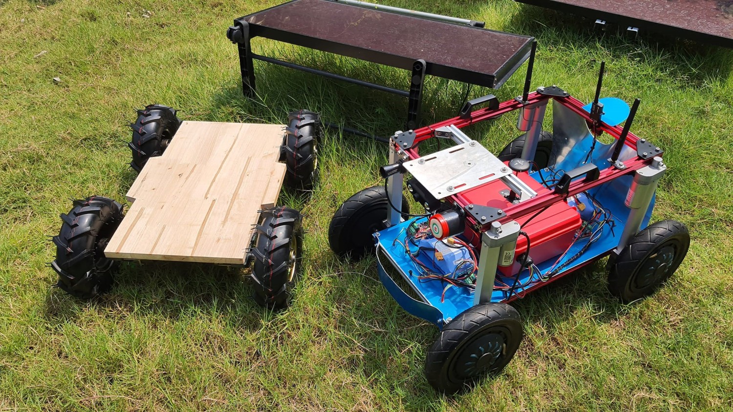 รถยานยนต์ไฟฟ้าขับเคลื่อน 4 ล้อ ช่วยการทำเกษตรอัตโนมัติ