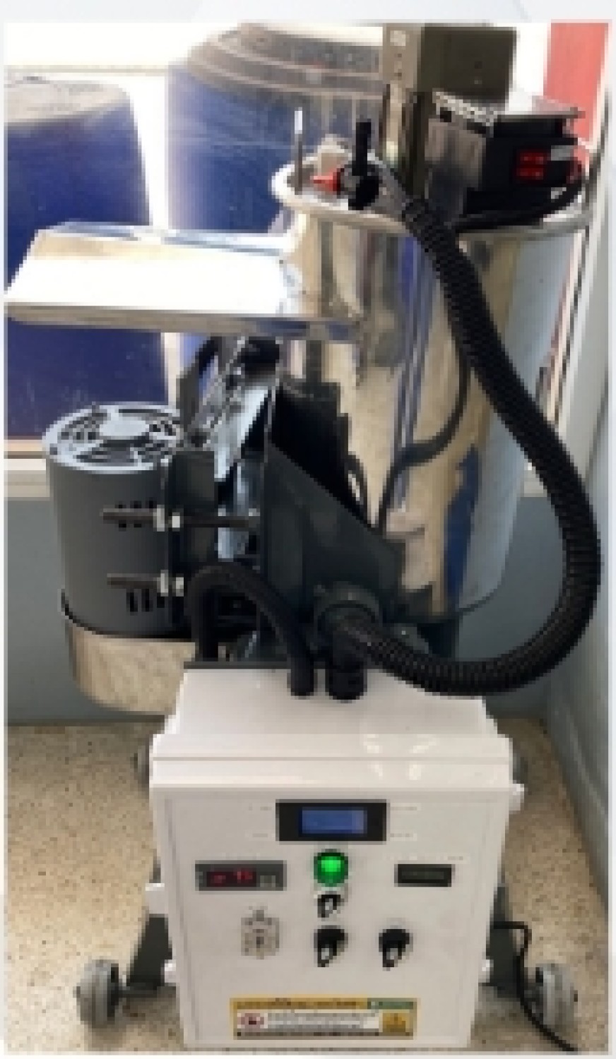 ถังผลิตสารปรับปรุงดินจากขยะอินทรีย์จากตลาดชุมชนเมืองแบบให้ความร้อนจากพลังงานแสงอาทิตย์