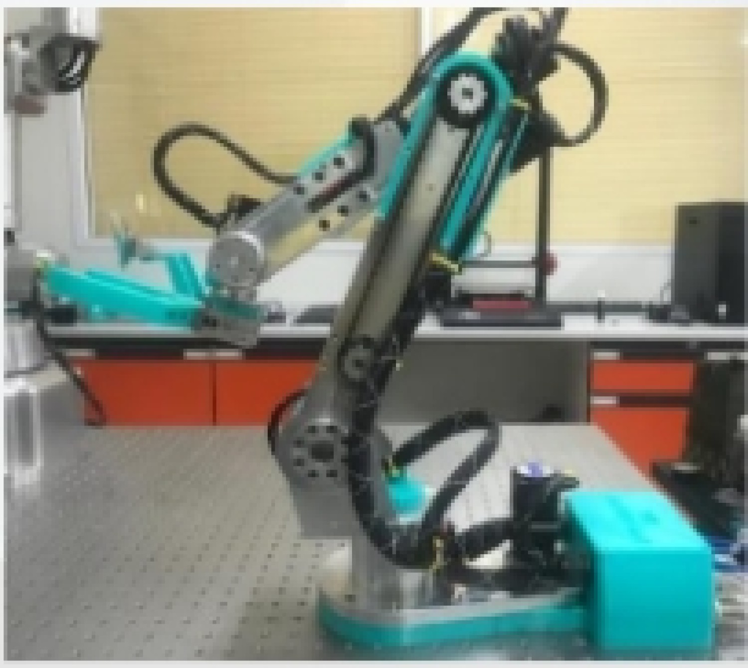 หุ่นยนต์และระบบเพาะเลี้ยงถั่งเช่าแบบปลอดภัยต้นแบบ