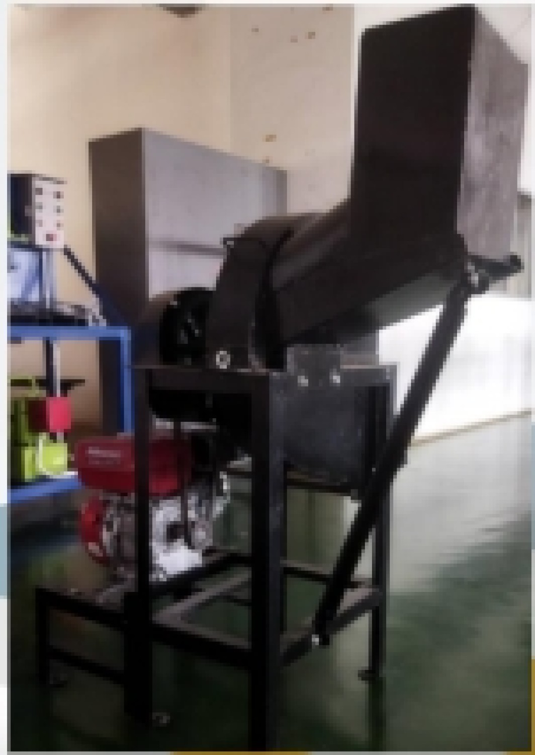 เครื่องจักรต้นแบบสำหรับการบดย่อยและเตรียมเส้นใยธรรมชาติจากเปลือกทุเรียนและเปลือกมะพร้าว