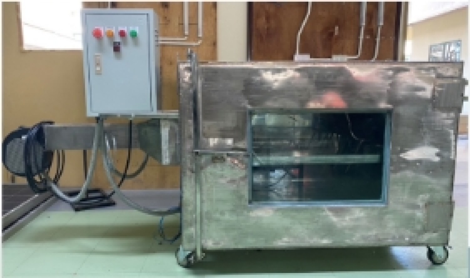 ตู้อบแห้งฟ้าทะลายโจนด้วยลมร้อน ควบคุมด้วยระบบปัญญาประดิษฐ์